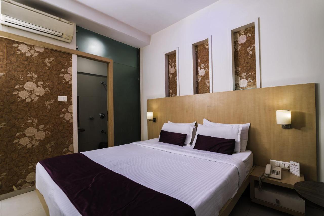 Hotel Monarch Guestline In Midc Rabale, Navi Mumbai Zewnętrze zdjęcie